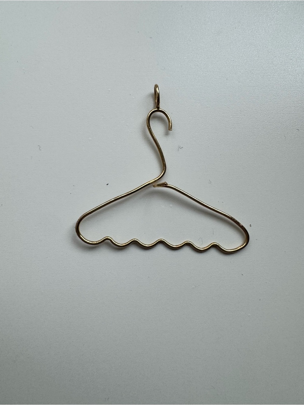 14K Gold Wire Scalloped Mini Hanger Charm Holder